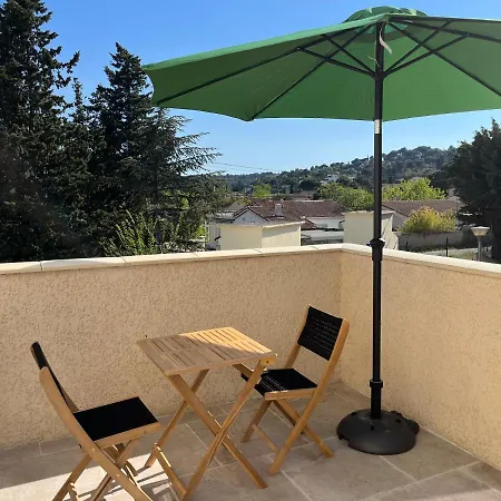 Terrasse Avec Vue Degagee 3km Avignon Vakantiehuis