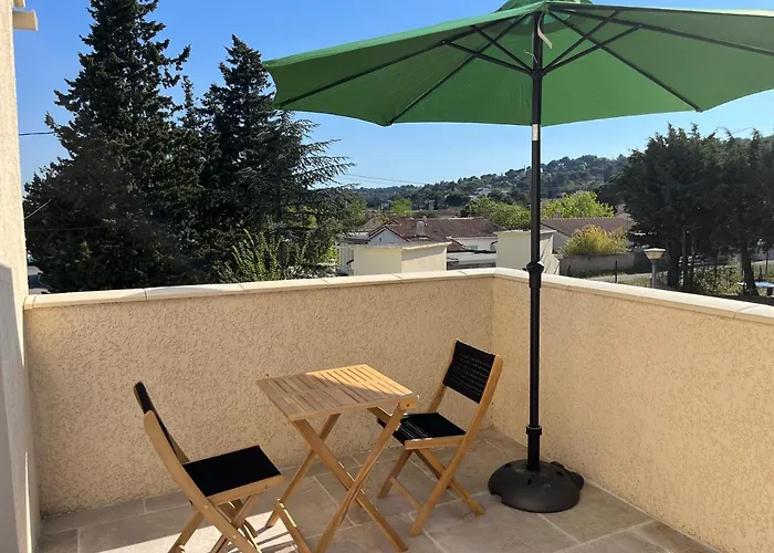 Terrasse Avec Vue Degagee 3km Avignon Дом отдыха