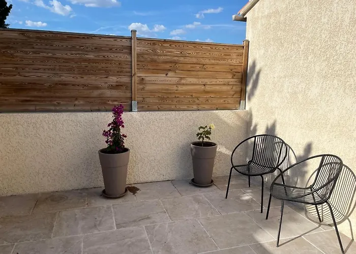 Дом отдыха Terrasse Avec Vue Degagee 3km Avignon